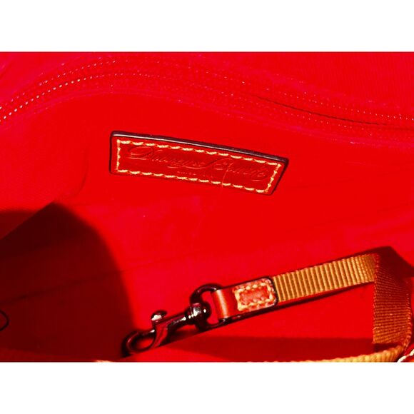 Dooney & Bourke Green Pebble Grain Crossbody Pouch EUC - Picture 3 of 7